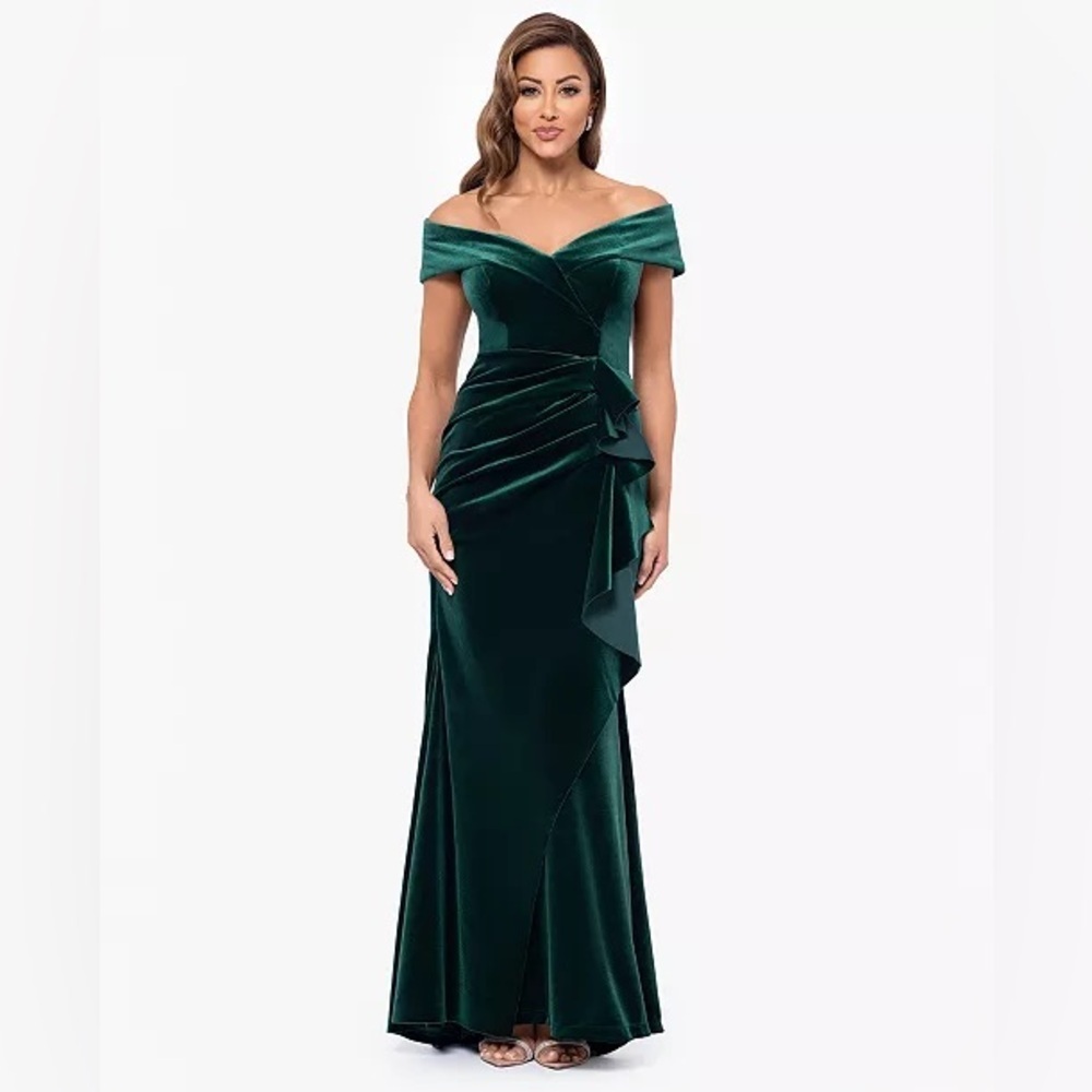XSCAPE
Women's Off-The-Shoulder Ruffle Velvet Dress